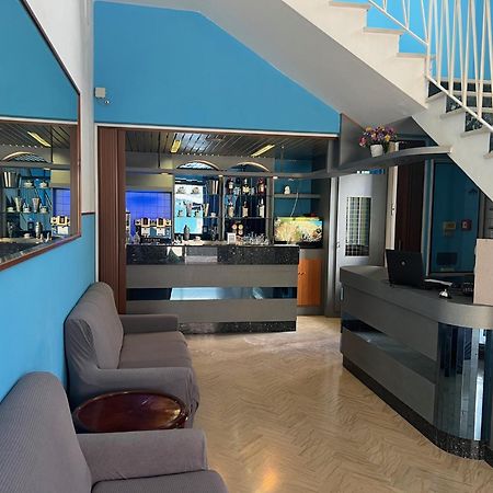 Hotel Estense Римини Екстериор снимка
