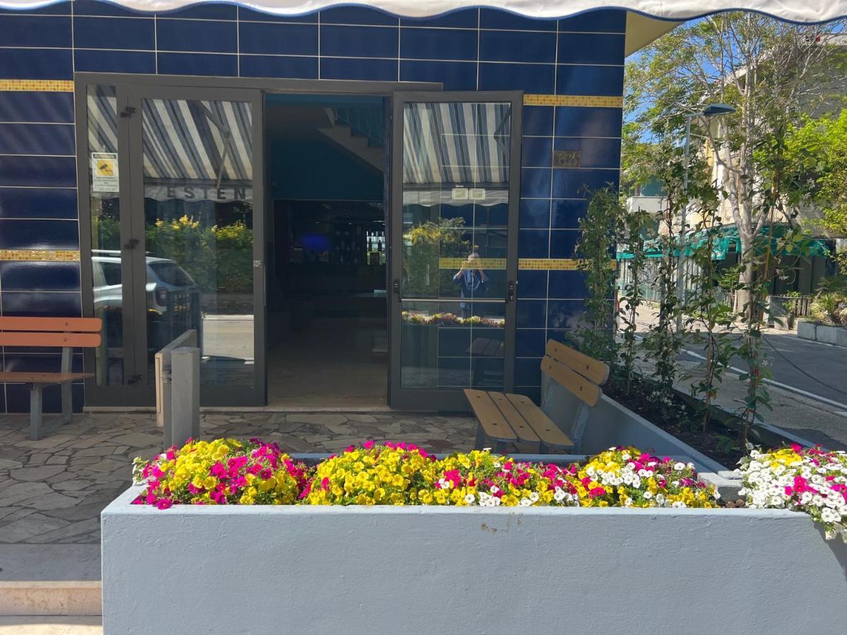 Hotel Estense Римини Екстериор снимка