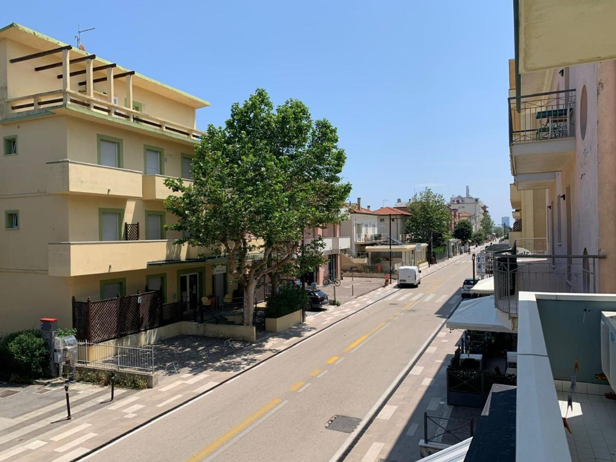 Hotel Estense Римини Екстериор снимка