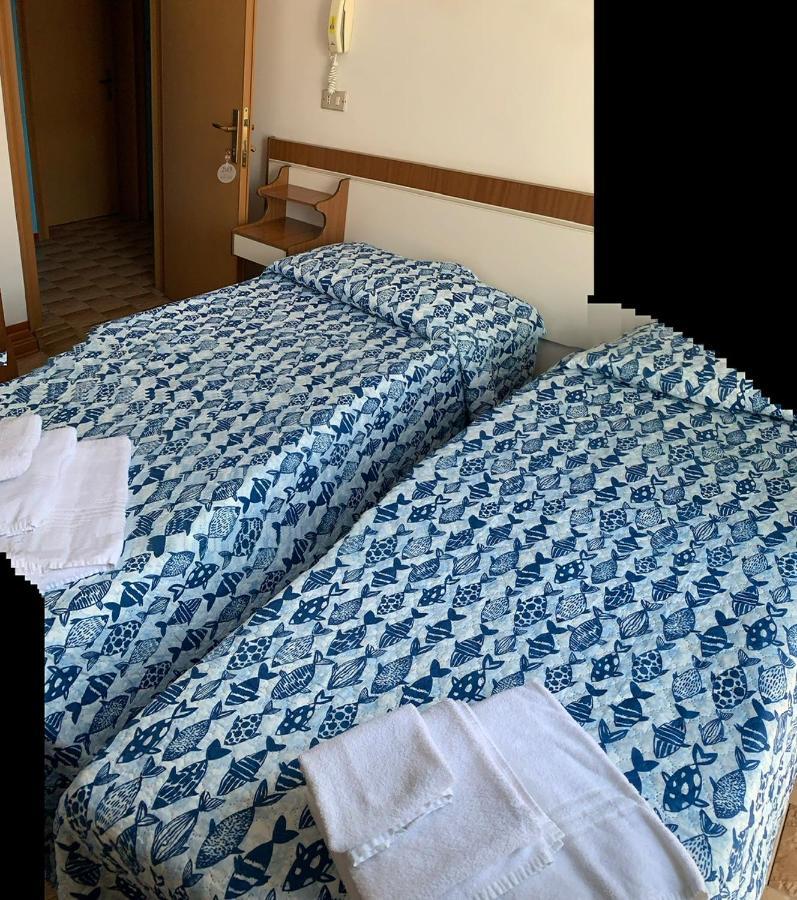 Hotel Estense Римини Екстериор снимка