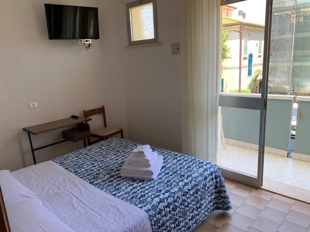 Hotel Estense Римини Екстериор снимка